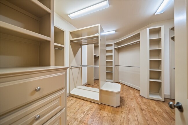 Building Photo - 4607 Regent Manor Dr