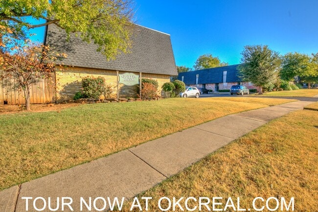 Building Photo - 1223 Lakecrest Dr