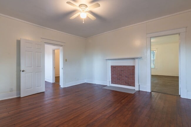 Building Photo - G TEAM - FOR LEASE - Quaint, Private Farmhouse