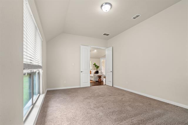 Building Photo - 501 Oak Point Dr