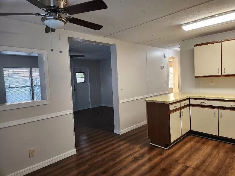 Building Photo - 14220 Brookridge Blvd