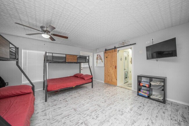 Building Photo - 6317 Heards Ln
