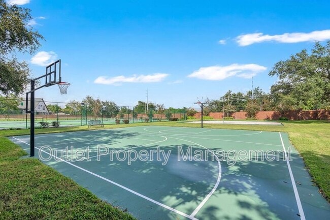 Building Photo - 10842 Woodchase Cir