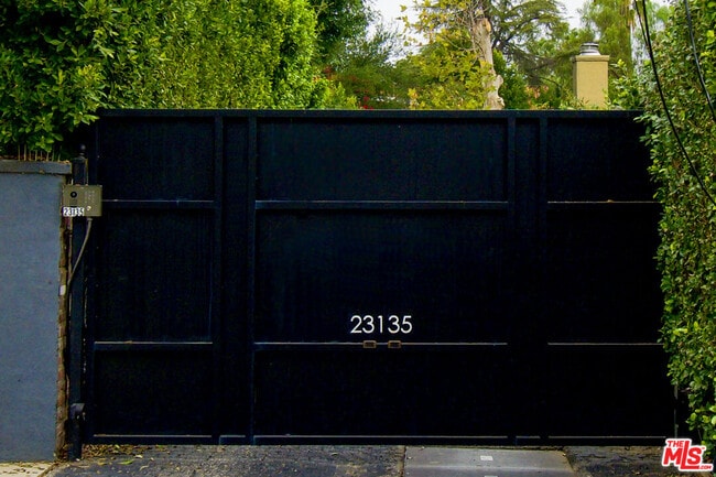 Primary Photo - 23135 Dolorosa St