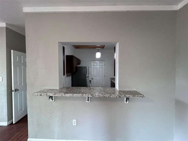Building Photo - 5708 Spring Meadow Rd