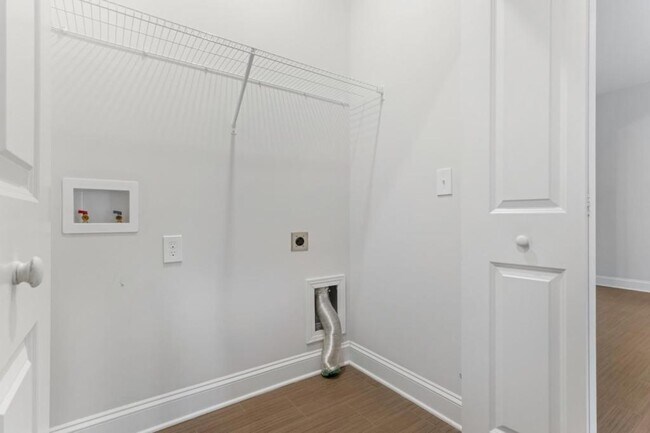 Building Photo - 2319 Davenport Ct