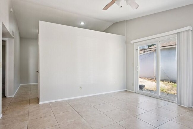 Building Photo - Three bedroom, two bath home!