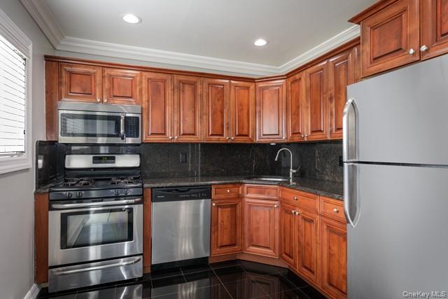 Building Photo - 239 Lakeland Ave