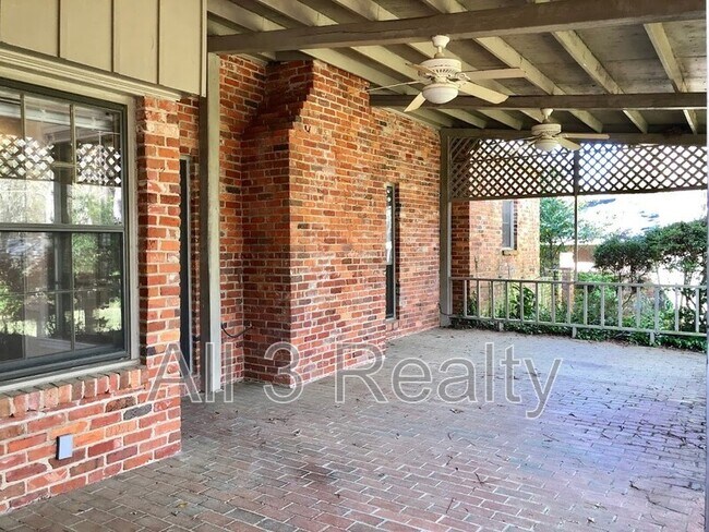 Building Photo - 2913 Sumter Ave