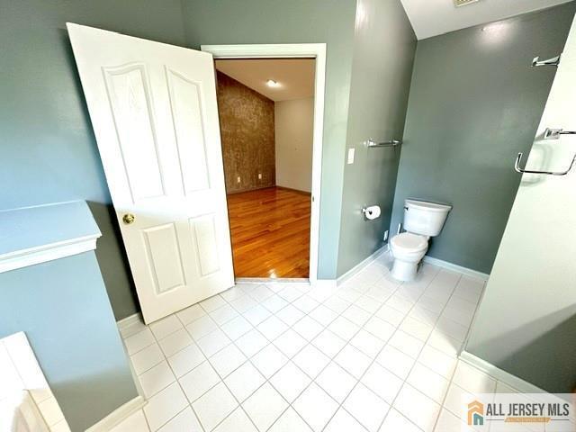 Building Photo - 1905 Dahlia Cir