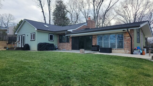 Building Photo - Beautiful Ft Hunt Area Home