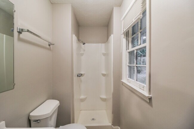 Building Photo - 30 Hidden Pines Dr