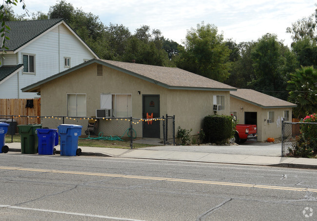 Building Photo - 540-572 Mahoney Ave