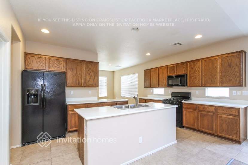 Building Photo - 3599 Bufflehead St