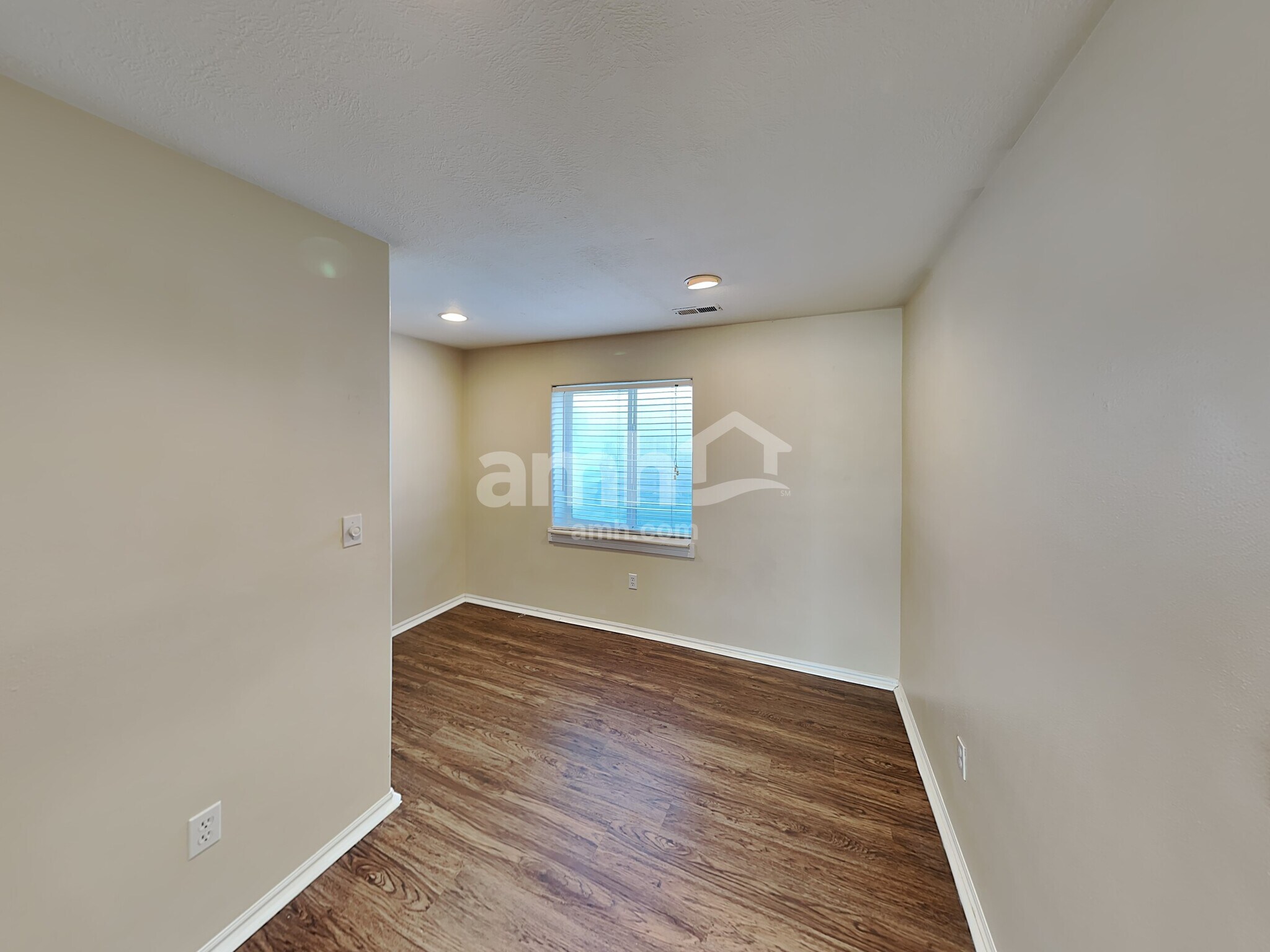 Building Photo - 1877 E Cedar Dr