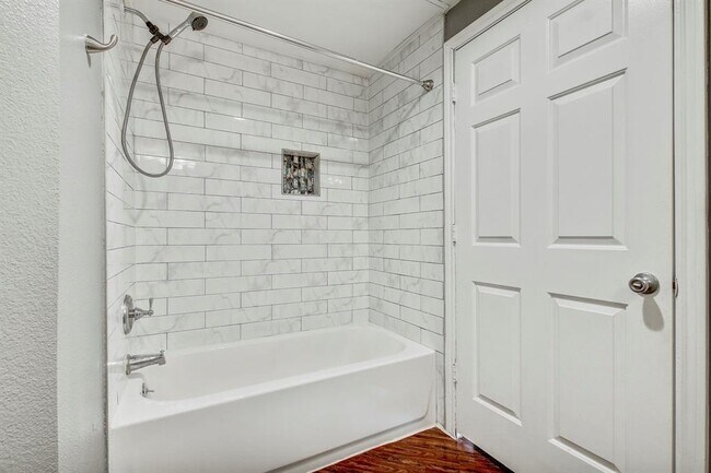 Building Photo - 2320 Gracy Farms Ln
