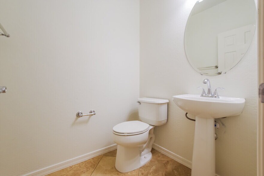 Building Photo - 2141 W Barwick Dr