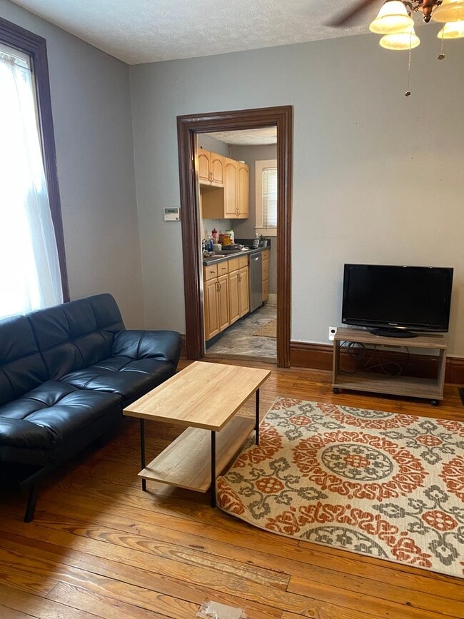 Building Photo - Adorable 2 bedroom 1 bathroom Germantown S...