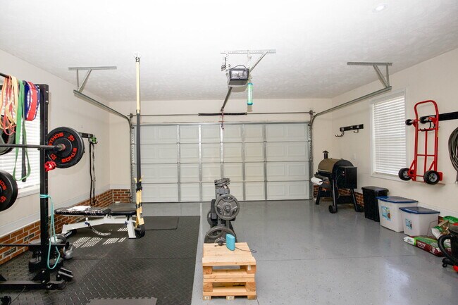 Building Photo - 355 Hogart St