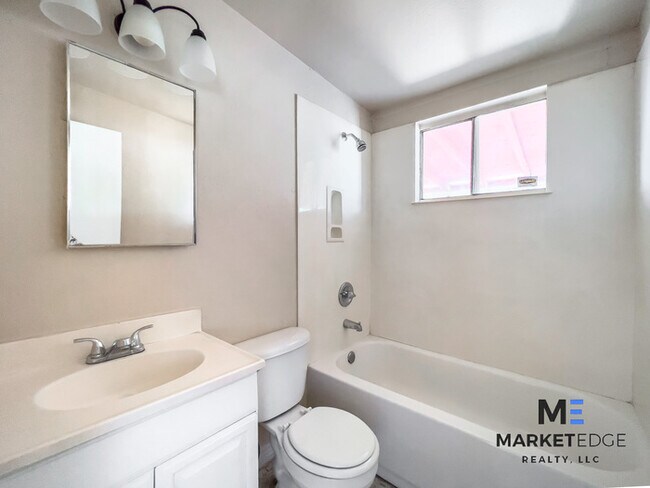 Building Photo - 3 Bed/ 1 Bath at 67th /Indian School! Appl...