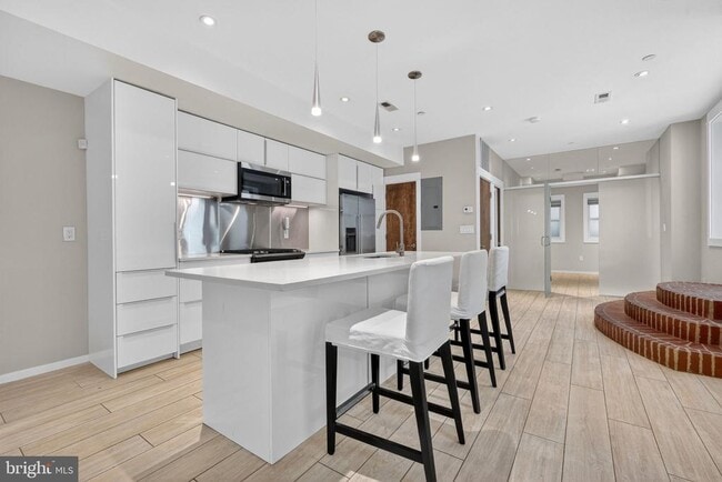 Building Photo - 1620 15th St NW