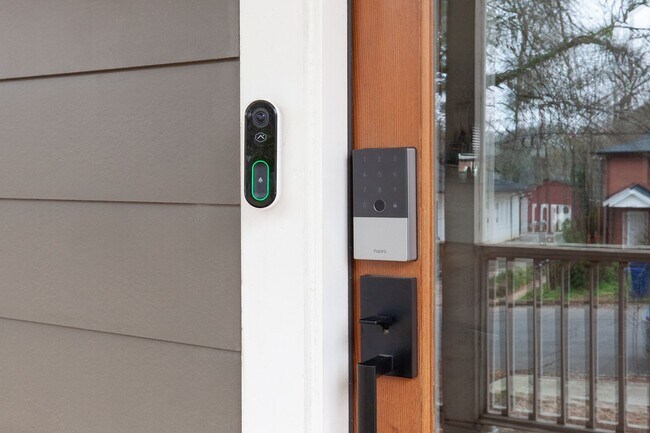 Building Photo - Conveniently Located 4bd/3ba Home Minutes From ATLBeltLine w/ Private Backyard!