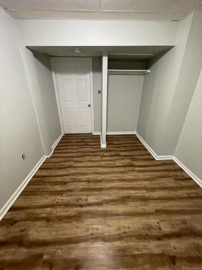 Bedroom entrance/closet - 1820 E Allegheny Ave