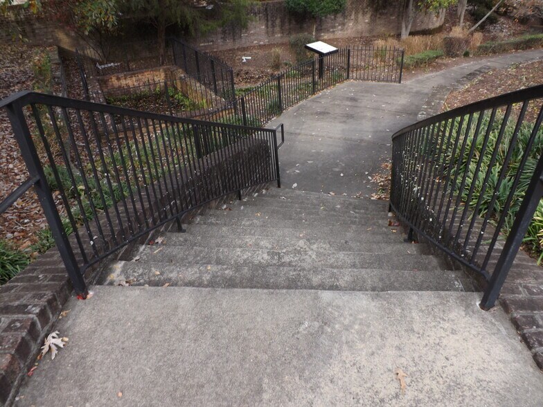 Building Photo - 212 Fountainhead Ln