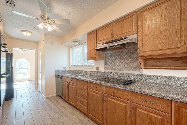 Building Photo - 830 Kenforest Dr