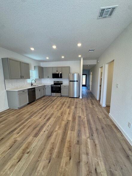 Building Photo - 2105 Vista Rosa