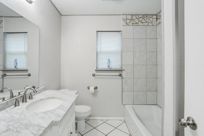 Building Photo - South Lubbock 4 bedroom 2 bath home