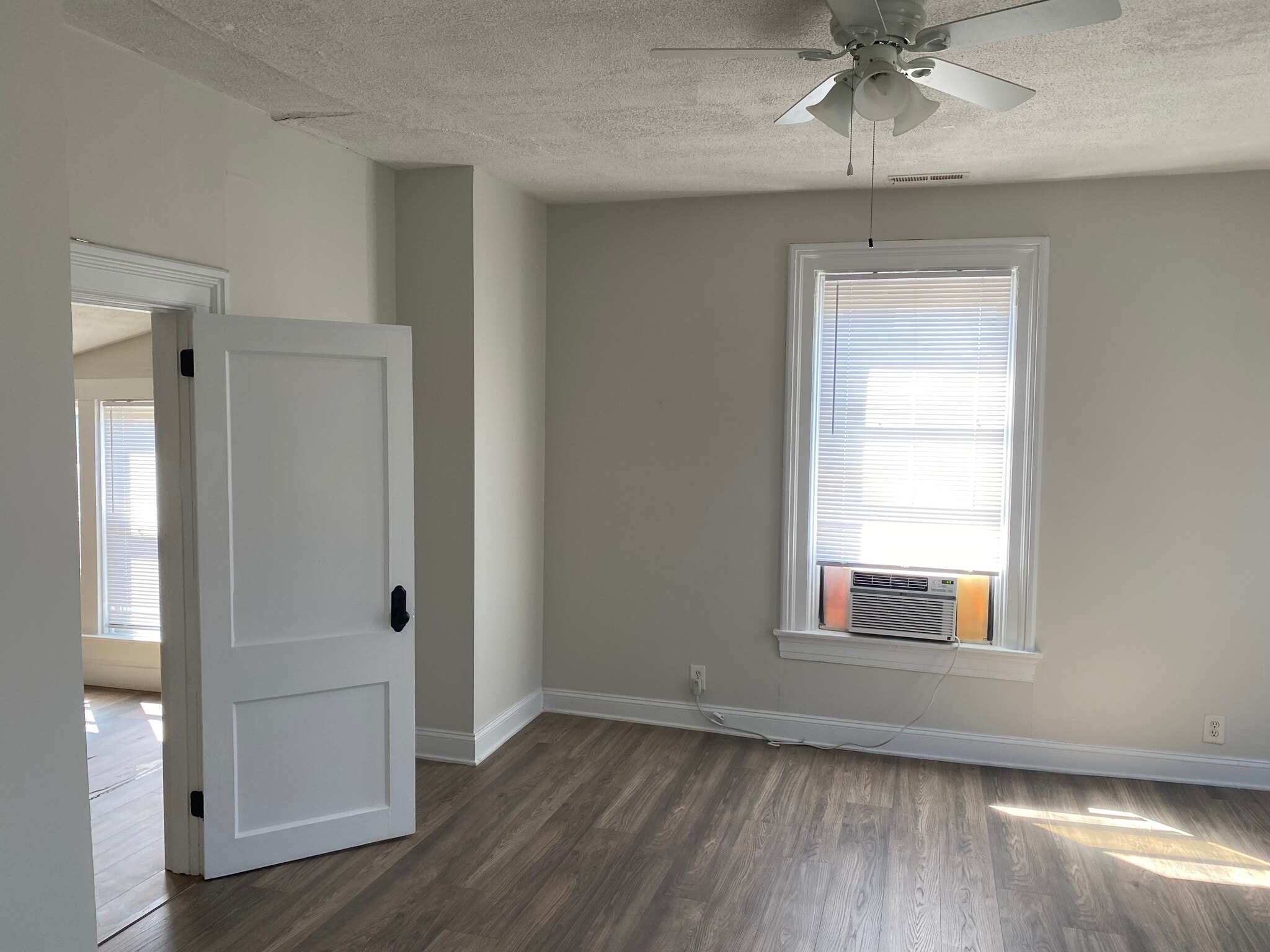 Main bedroom, adjoined to small room - 5220 Carthage Ave