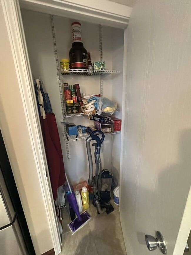 Building Photo - 1912 Dupont Ave S