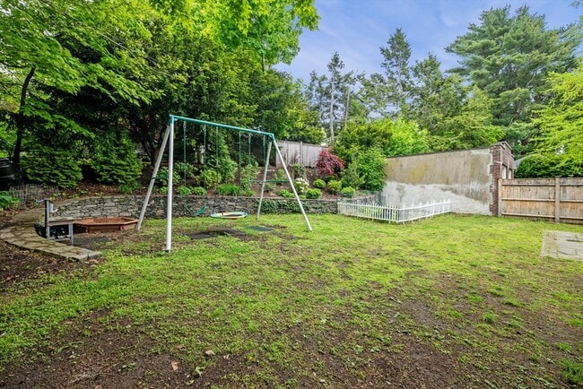 Building Photo - 43 Somerset Rd