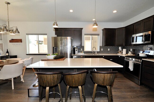 Building Photo - Canfield Mountain 3 bed 2.5 bath with loft...