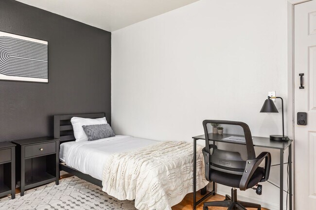 Building Photo - 10777 Ashton Ave