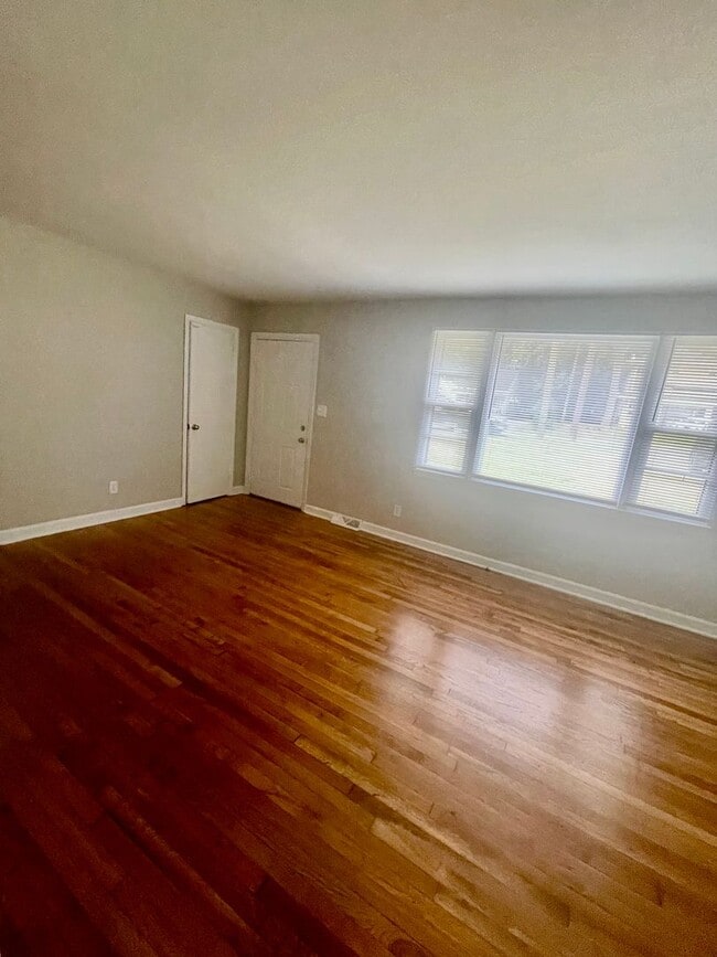 Building Photo - Newly renovated Ranch style 3 bedroom 1 ba...