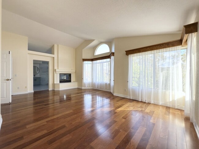 Building Photo - Spacious Home in Santa Fe Hills