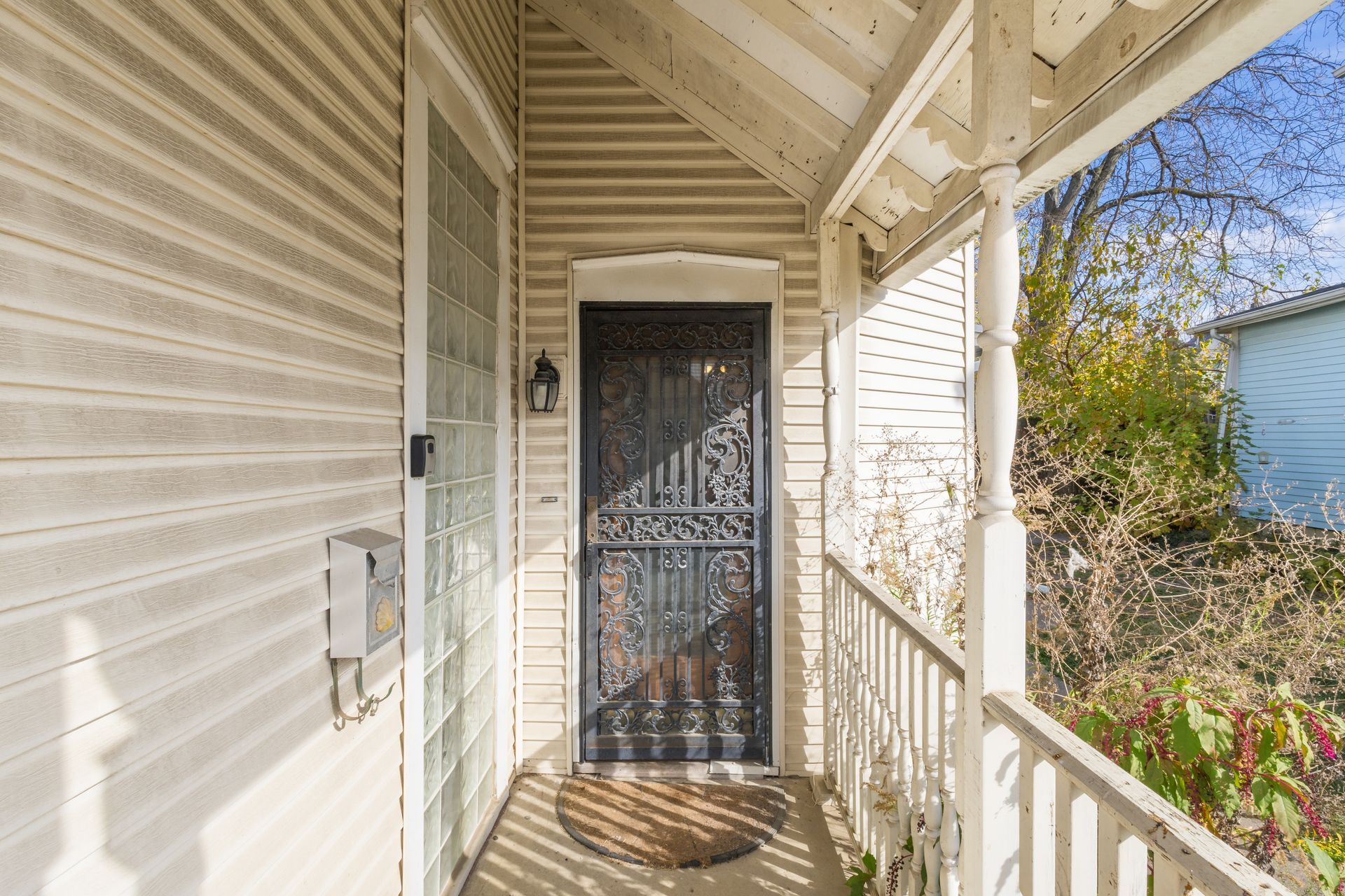 Building Photo - 2402 East Ave