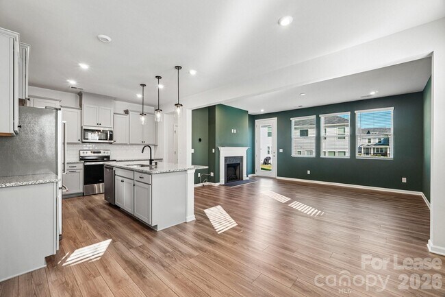 Building Photo - 15618 Little Bluestem St