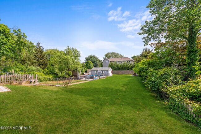 Building Photo - 324 Cedar Ave