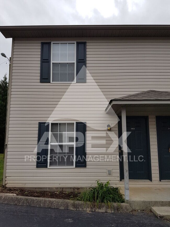 Building Photo - MOVE-IN SPECIAL,NO RENT TIL JUNE 1ST! - Nice 2 Bd | 1.5 Ba Townhouse in West Knox Condo Community!