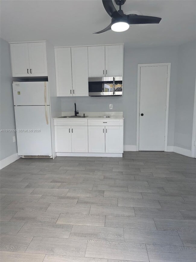 Building Photo - 9321 SW 26th St