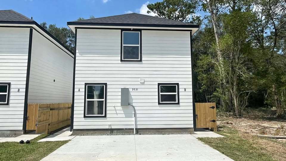 Primary Photo - 9531 Everglade Dr