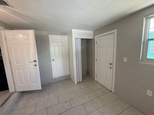 Building Photo - 1450 Powhatan Ct