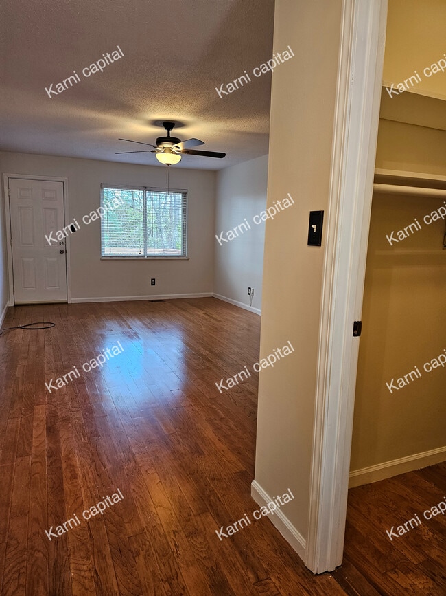 Building Photo - 8709 Olde Colony Trl