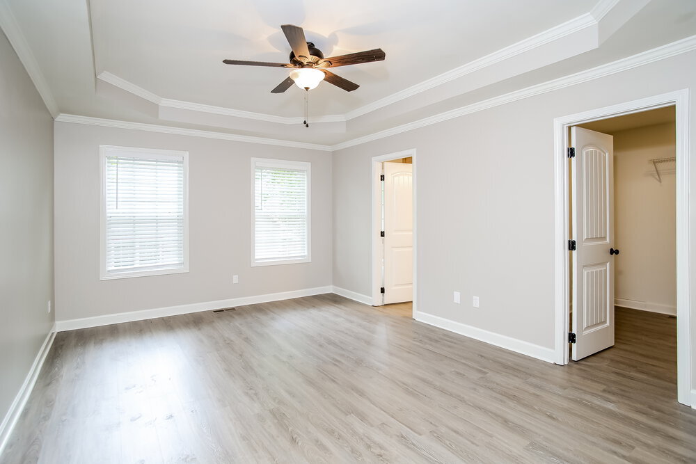 Building Photo - 305 Talon Dr SE