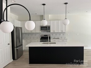 Building Photo - 1023 Blessing Orchid Aly