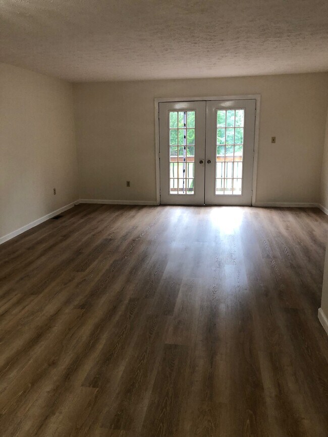 Living / Dining Room Combo - 3557 Brodhead Rd