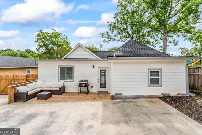 Building Photo - 620 Echo St NW